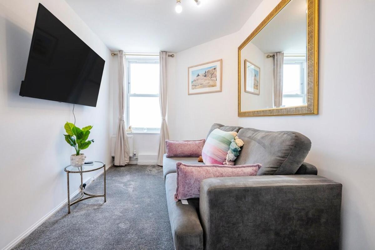 Spacious - 3 Bedroom Apartamento *