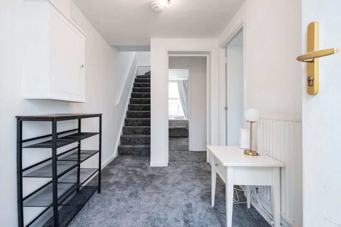 Spacious - 3 Bedroom Apartamento *